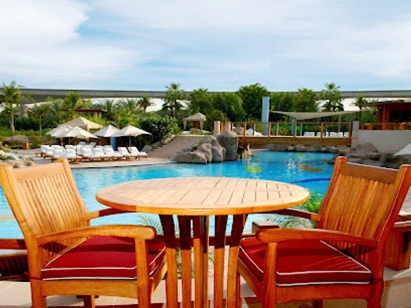 Poolside Restaurant