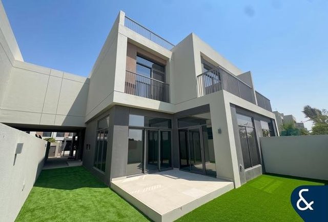 Вилла 4BR в The Pulse Beachfront