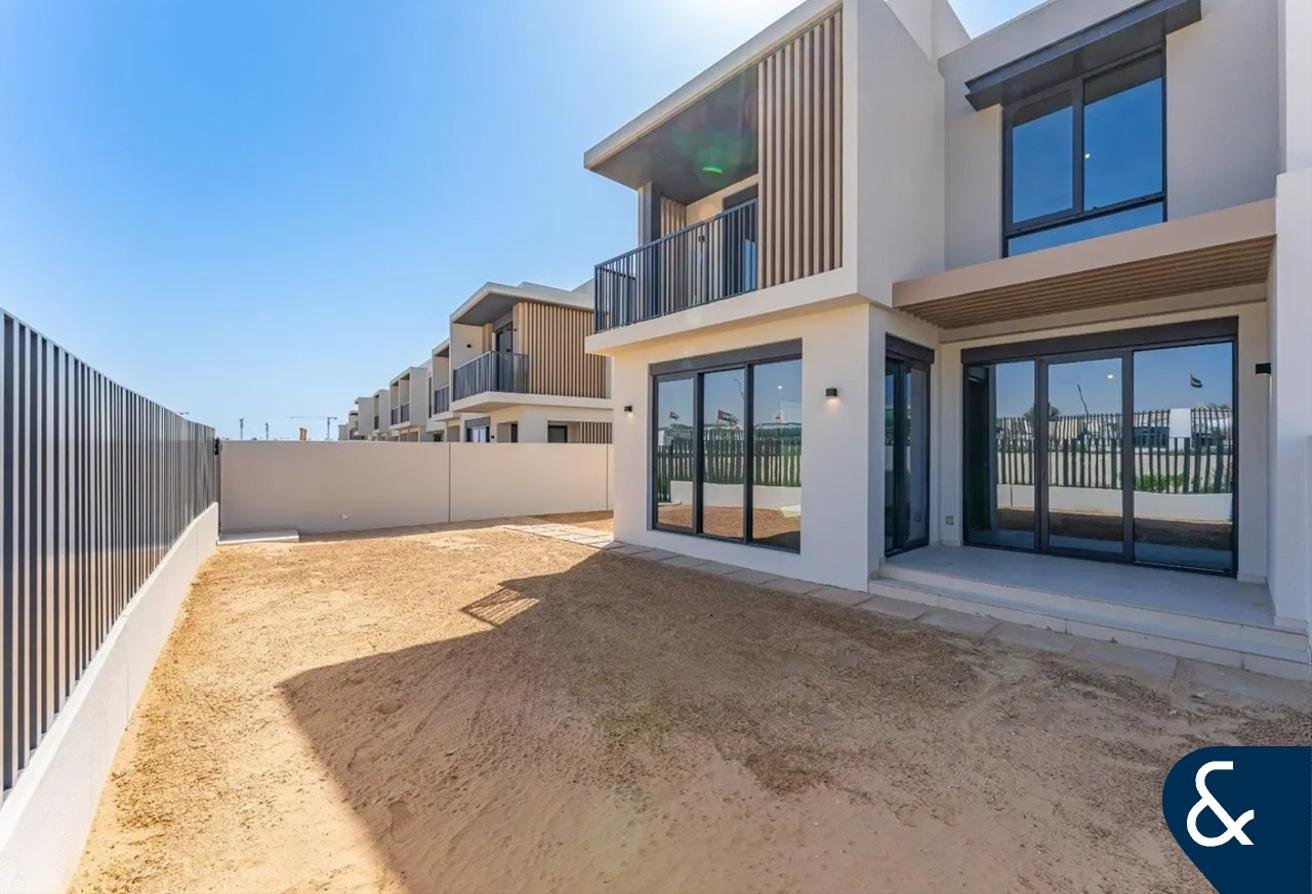 Вилла с 4 спальнями — Jebel Ali Village
