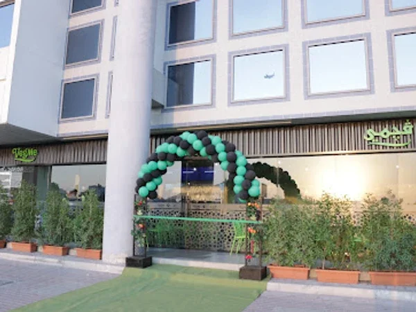 VegMe Restaurant - Hor Al Anz