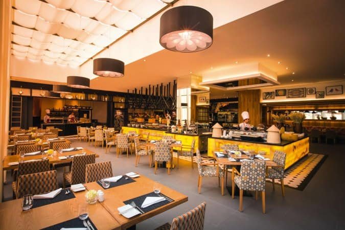 The Talk - Mövenpick Hotel Jumeirah Beach