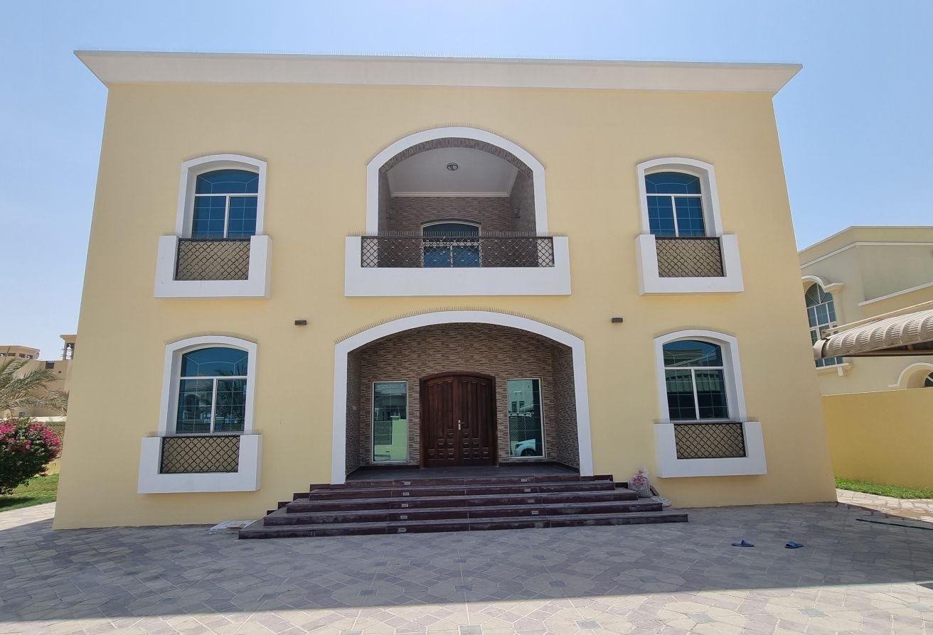 Вилла с 5 спальнями — Al Quoz 2