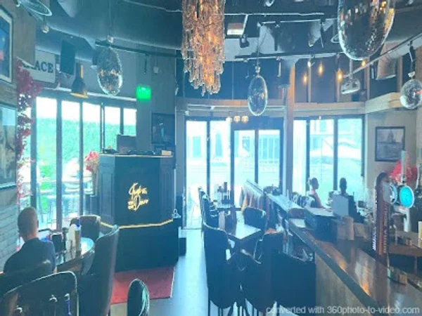 Distillery Dubai Gastropub