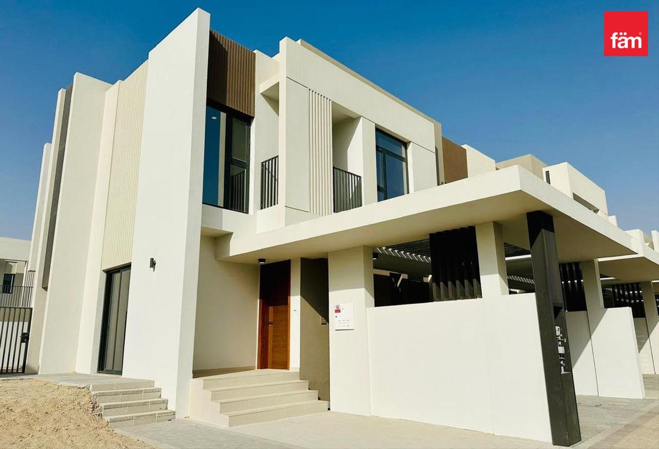 Вилла с 4 спальнями — Emaar South