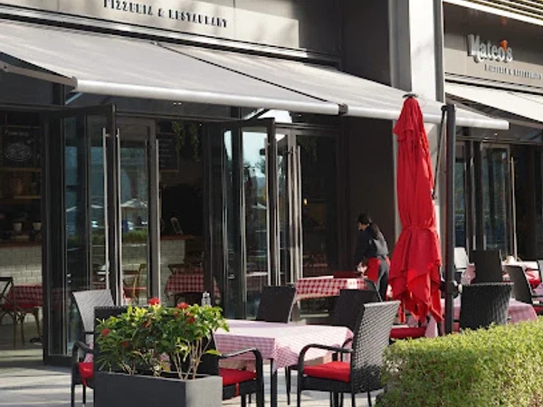 Mateos Pizzeria & Restaurant