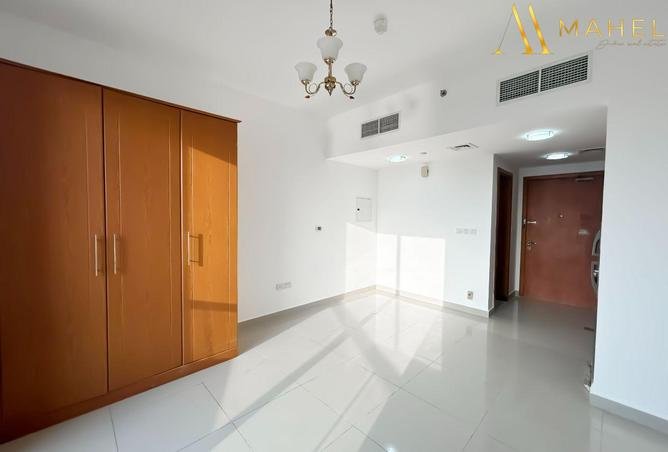 Студия в Lakeside Tower D