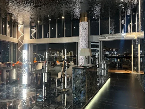 Hu Pan Restaurant 湖畔