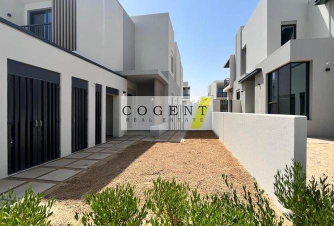 Таунхаус 4BR в Jebel Ali Village Townhouses