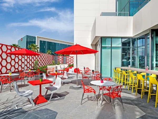 Oui Sports Bar + Terrace