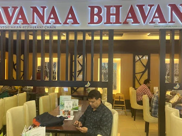 Saravanaa Bhavan Hamriya (Central mall)