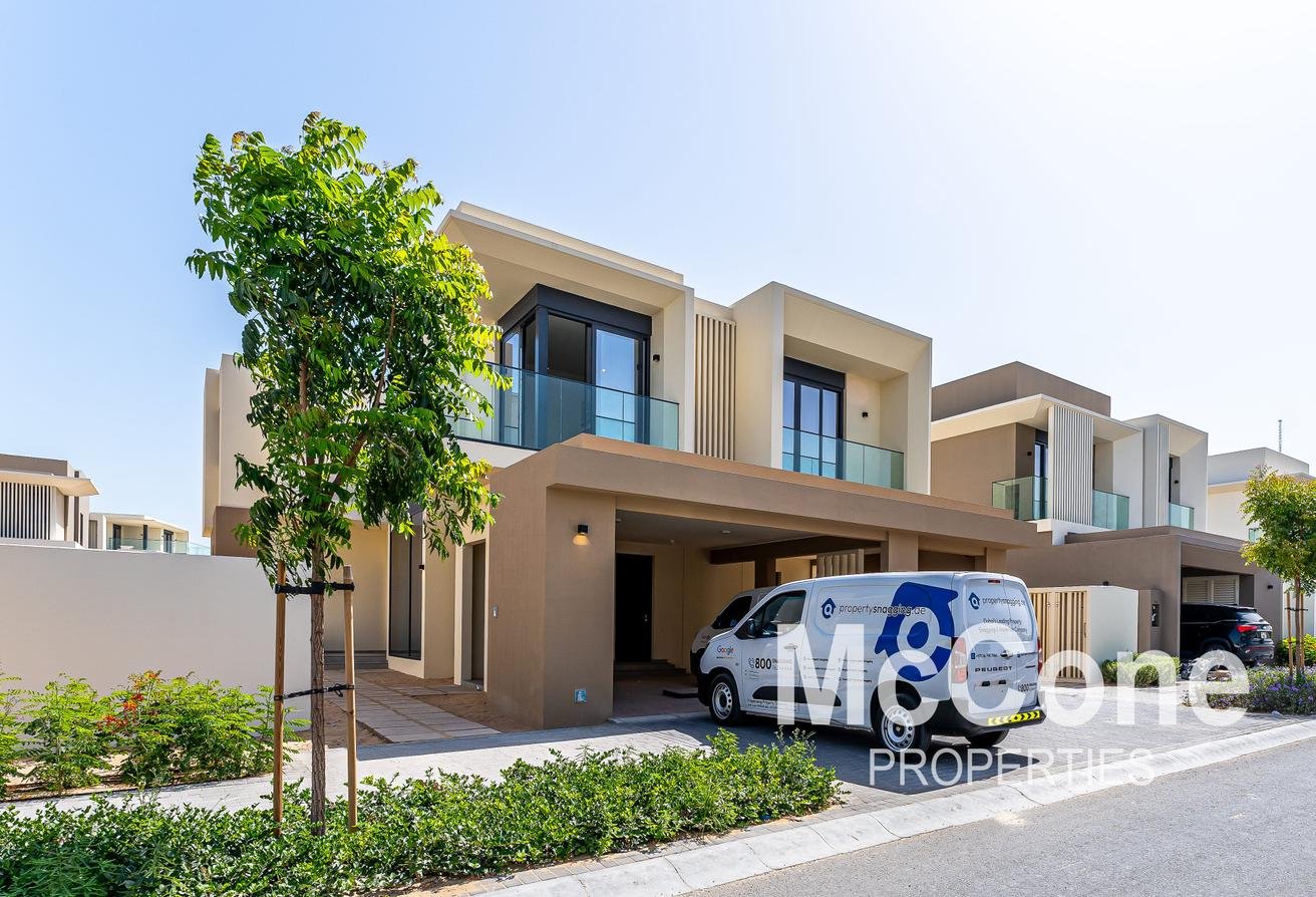Вилла с 5 спальнями — Jebel Ali Village