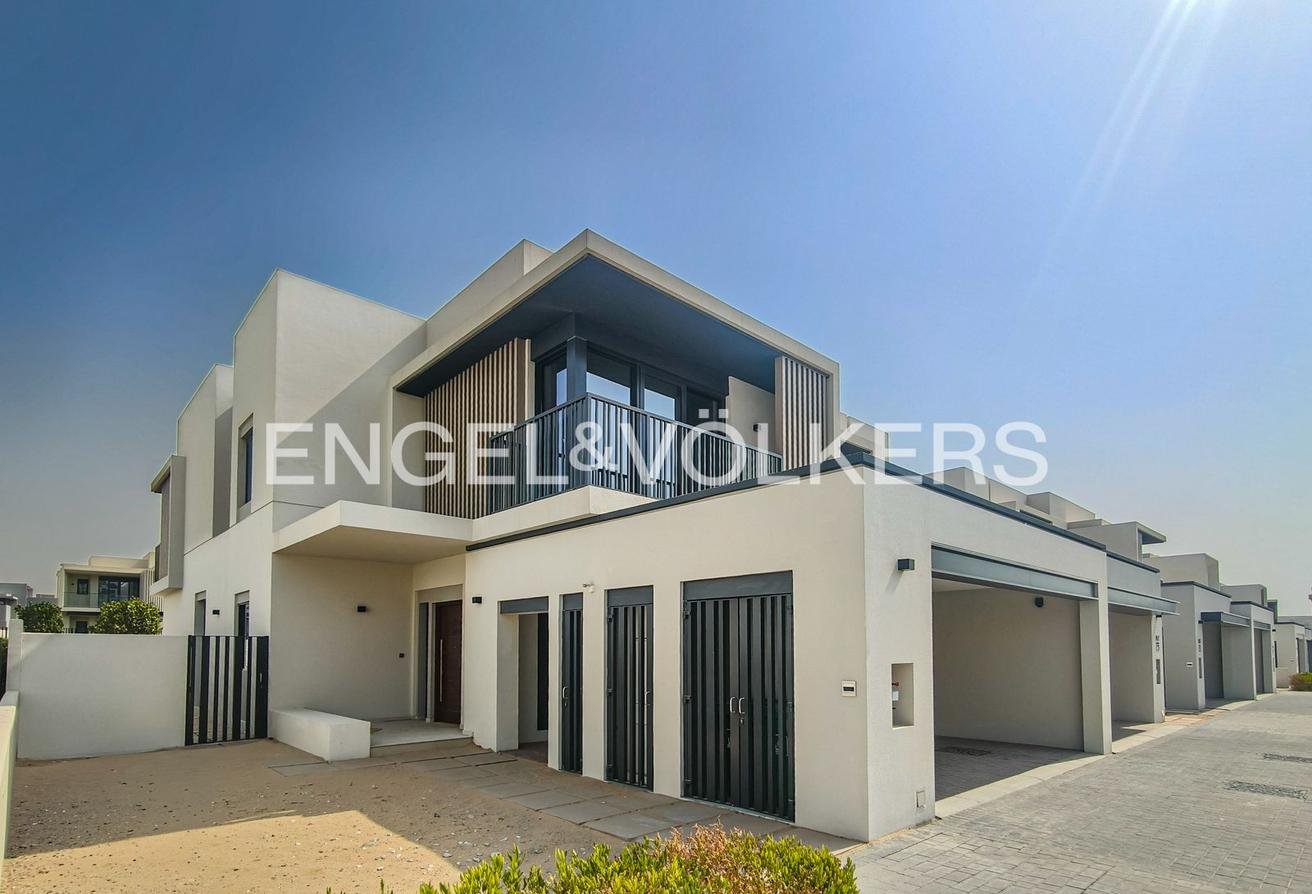Вилла с 4 спальнями — Jebel Ali Village