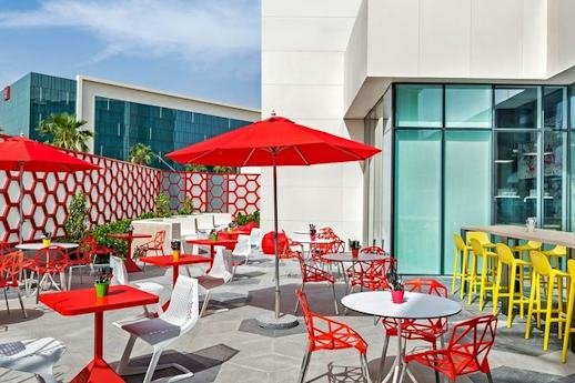 Oui Bar - Radisson RED Hotel Dubai Silicon Oasis