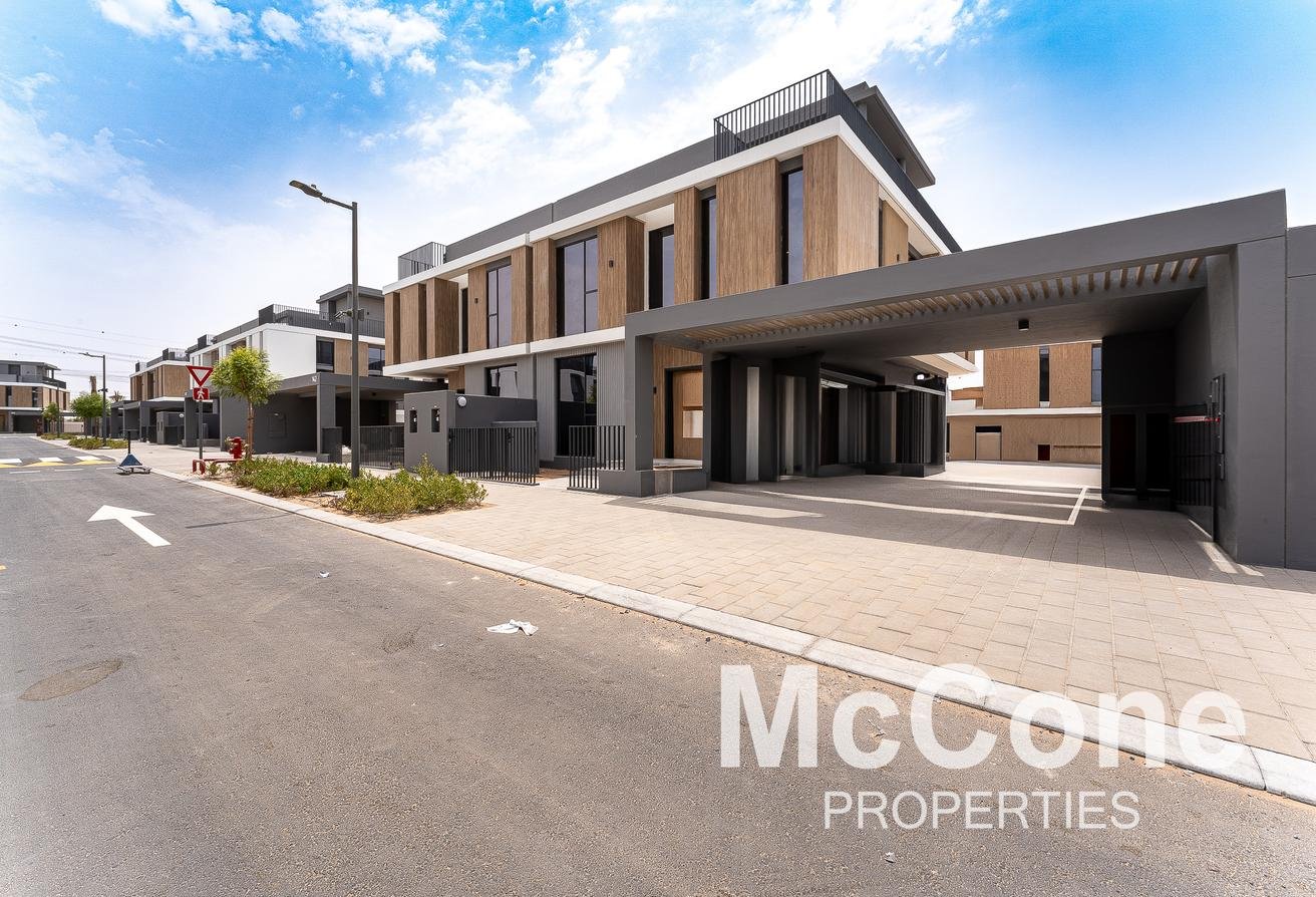 Вилла с 5 спальнями — June