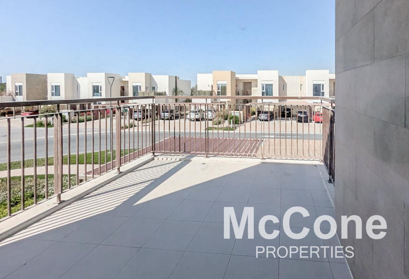 Квартира с 2 спальнями — Emaar South