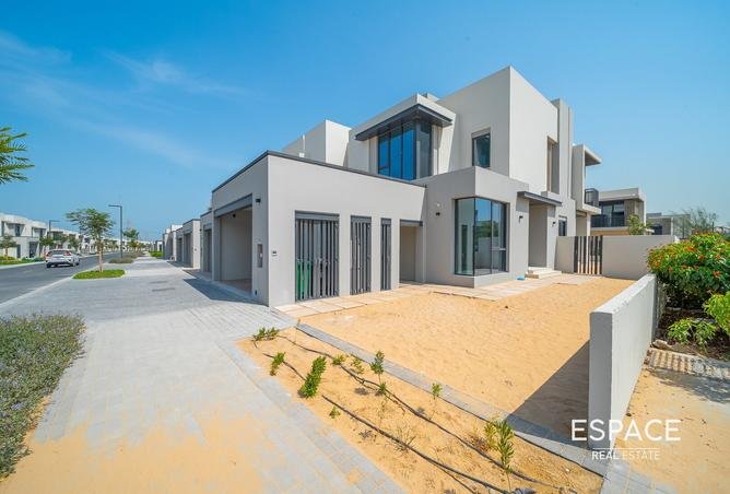 Таунхаус 4BR в Jebel Ali Village Townhouses