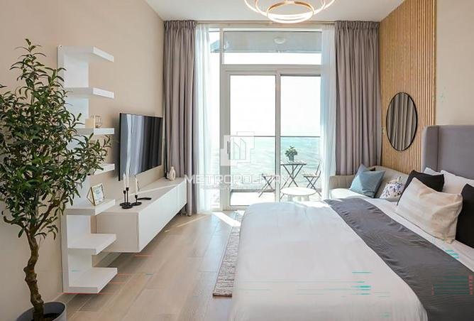 Студия в Bloom Towers B
