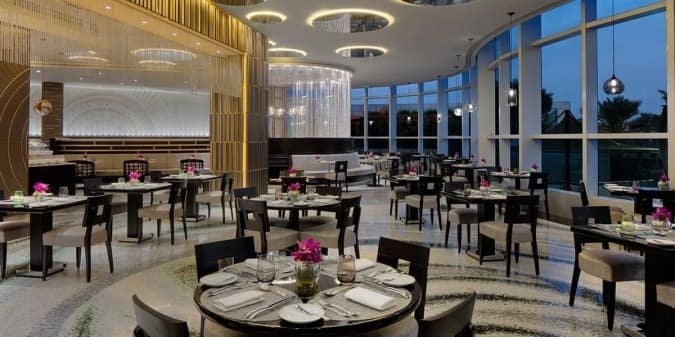 Mundo - Jumeirah Emirates Towers