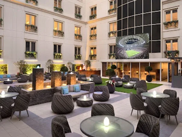 GARDEN LOUNGE