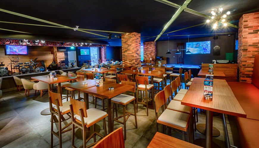 The Huddle Sports Bar & Grill Bur Dubai