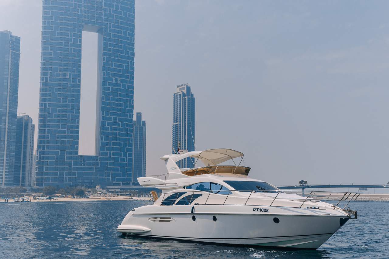 Azimut 50ft Monica — до 17 гостей