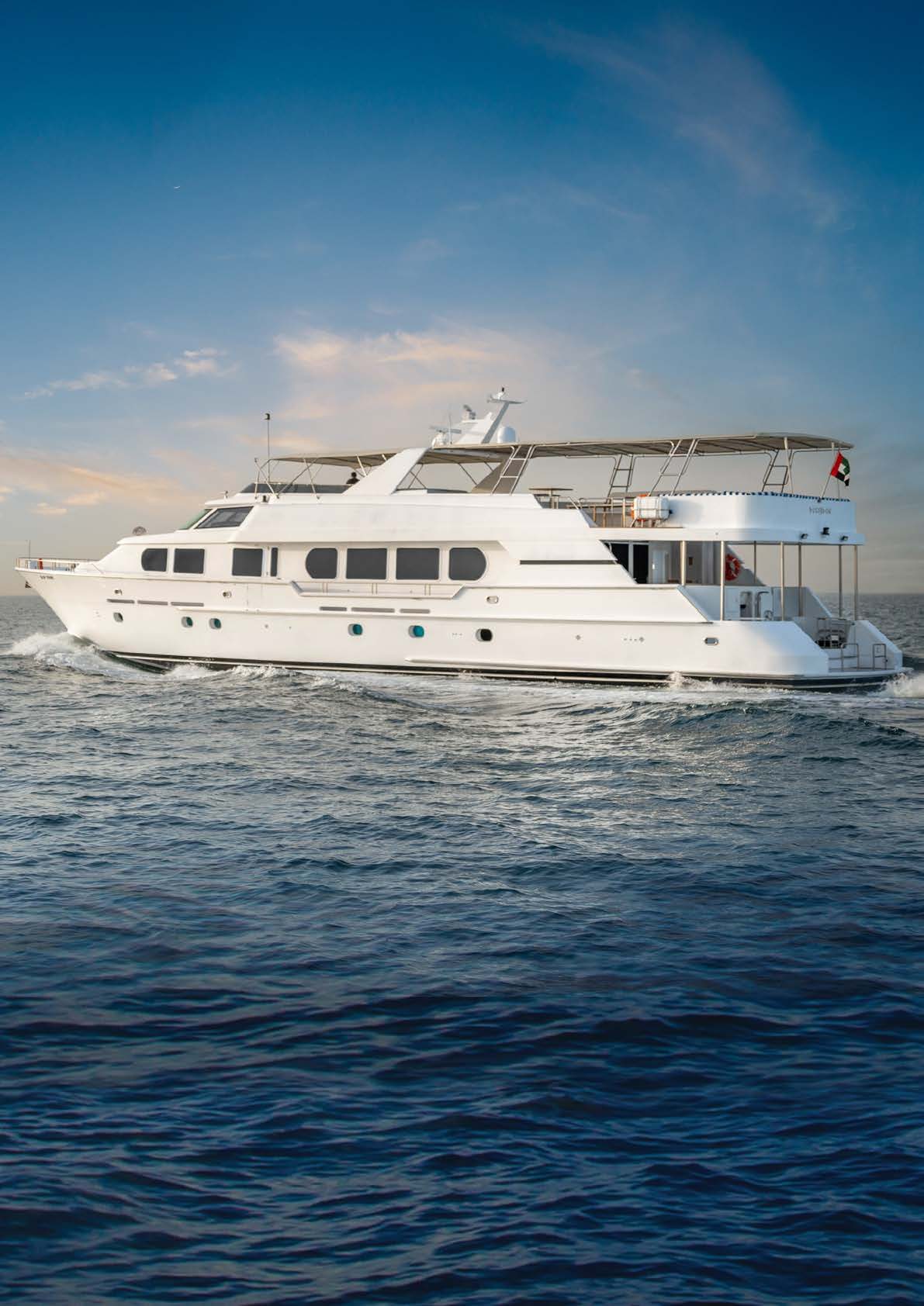 Posseidon 118ft — до 100 гостей, от 5000 AED/час