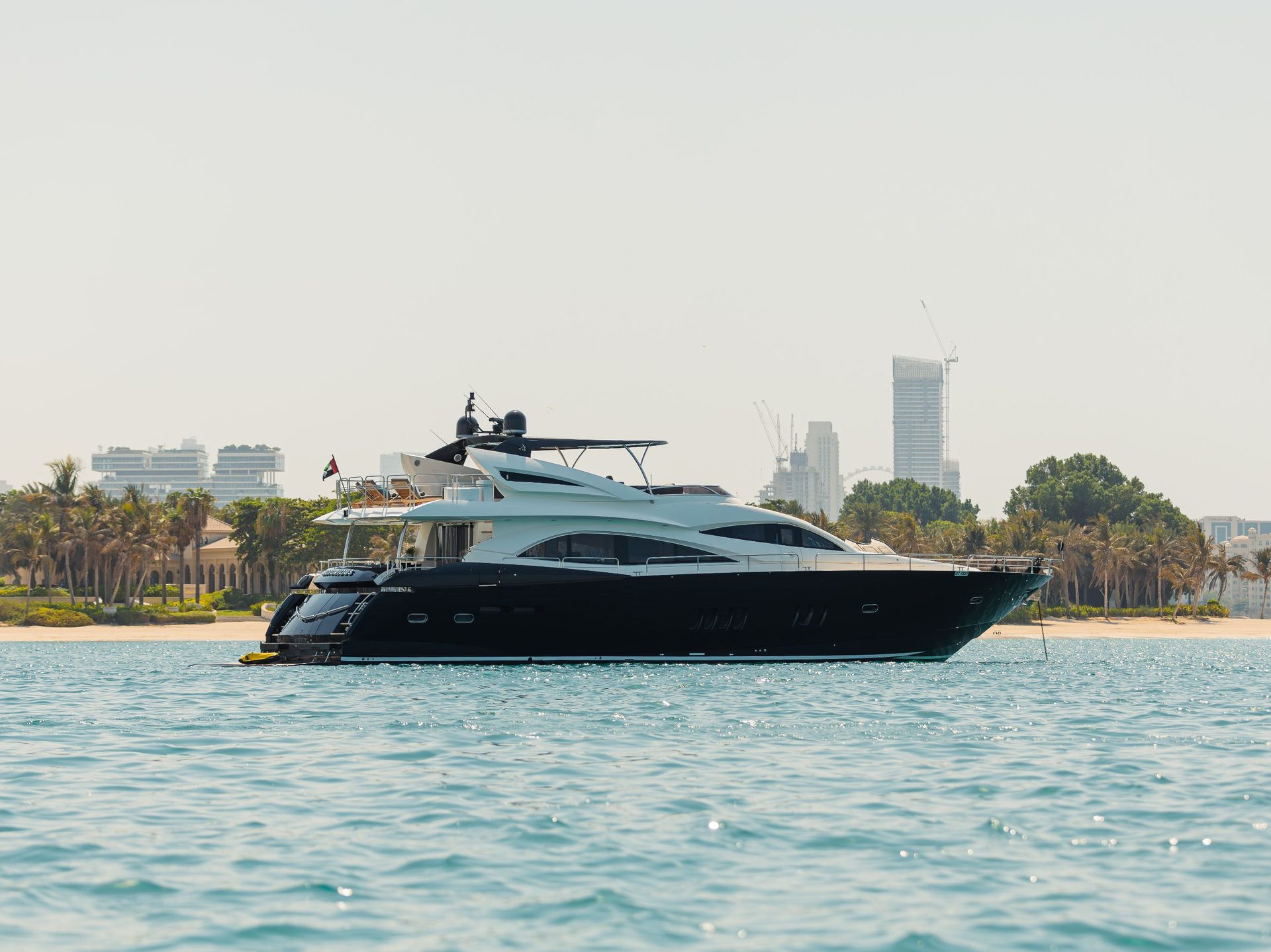 Sunseeker 90 ft Aarna (Notorious) — до 20 гостей