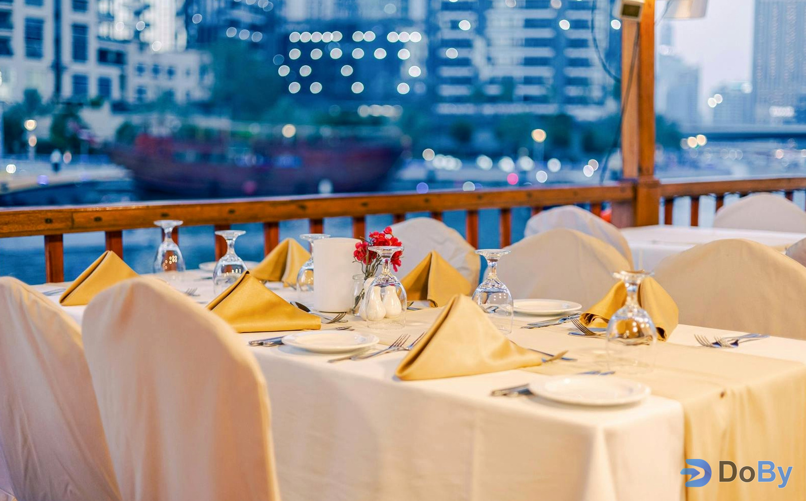 Sunset Alexandra VIP Dhow Cruise с ужином, развлечениями и трансфером
